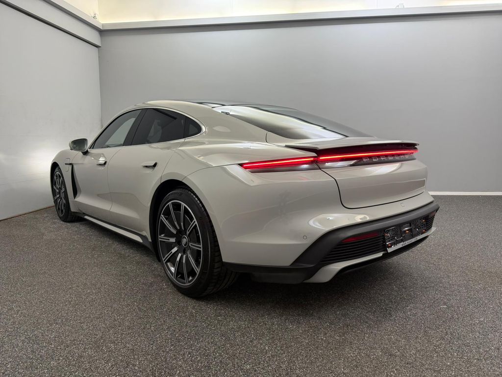 Porsche Taycan 2021