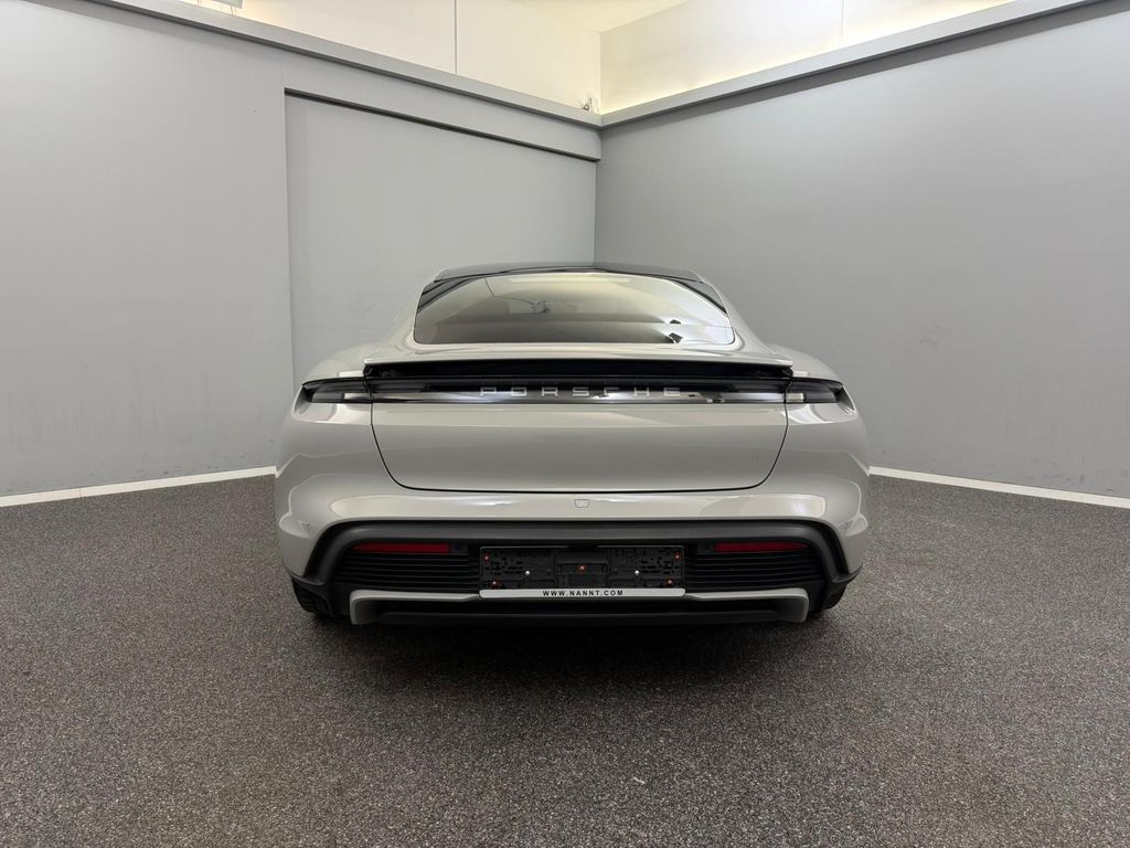 Porsche Taycan 2021