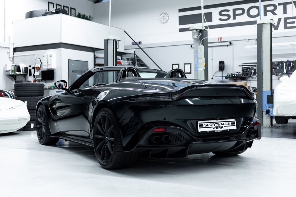 Aston Martin V8 Vantage 2021