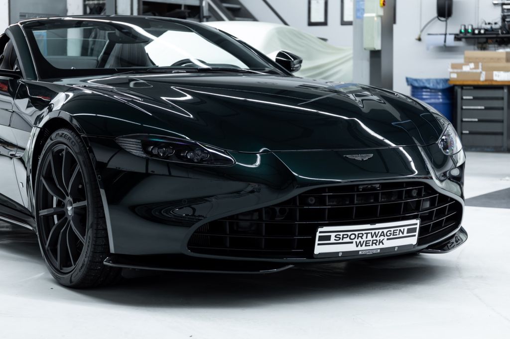 Aston Martin V8 Vantage 2021