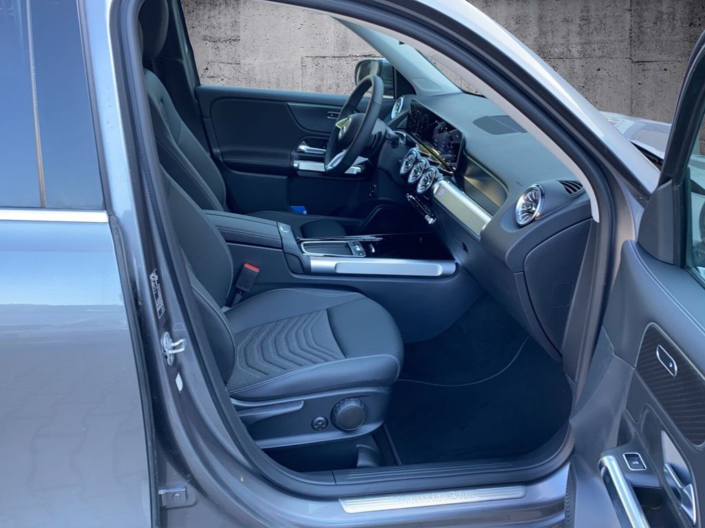 Mercedes-Benz GLB 200 2024