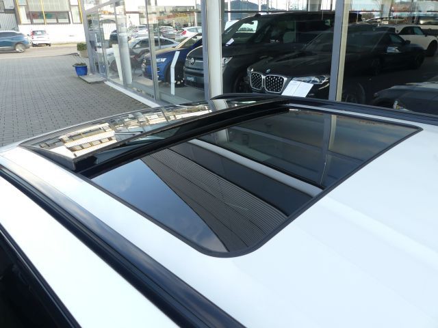 BMW 330 2024