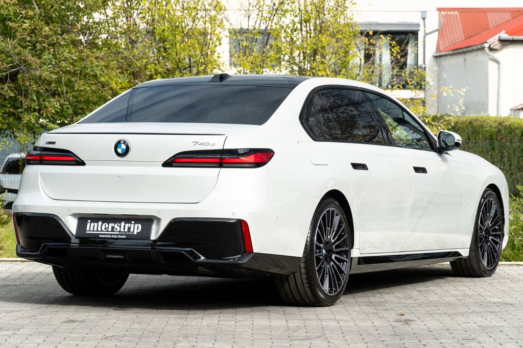 BMW 740 2025