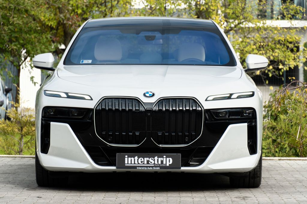 BMW 740 2025