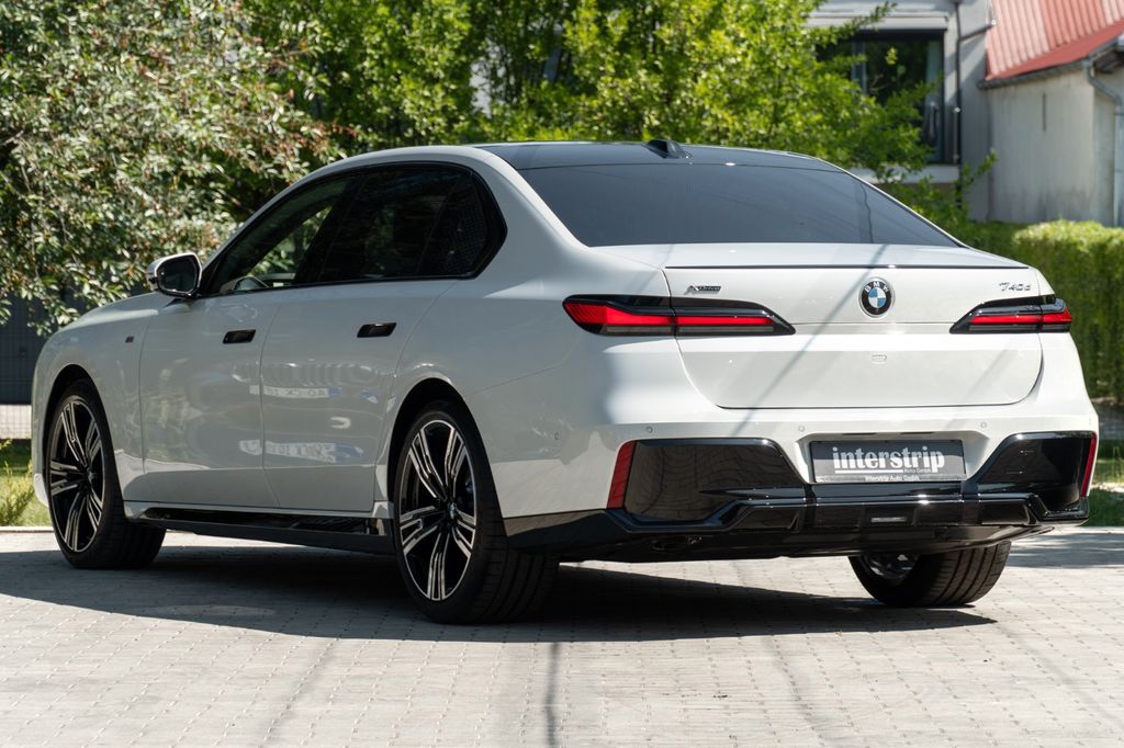 BMW 740 2025