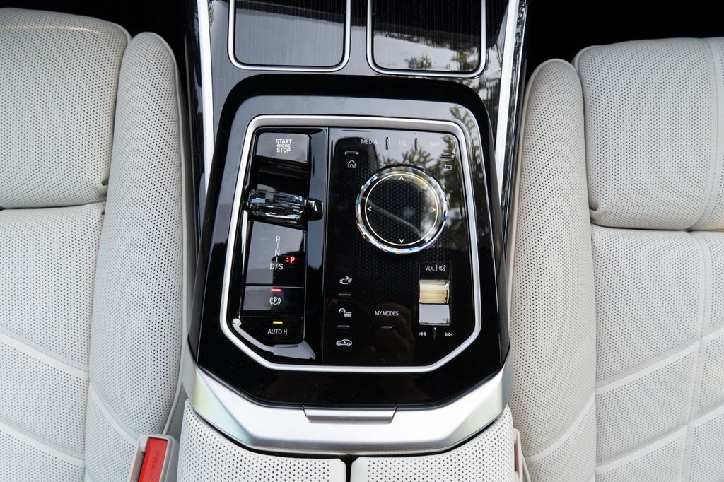BMW 740 2025