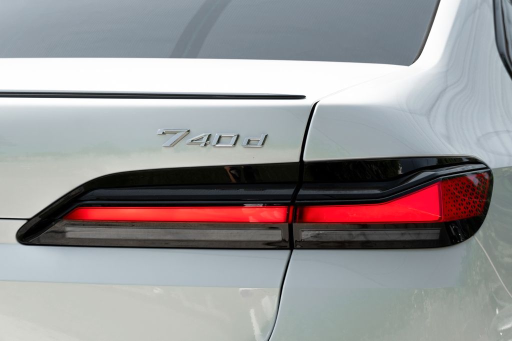 BMW 740 2025