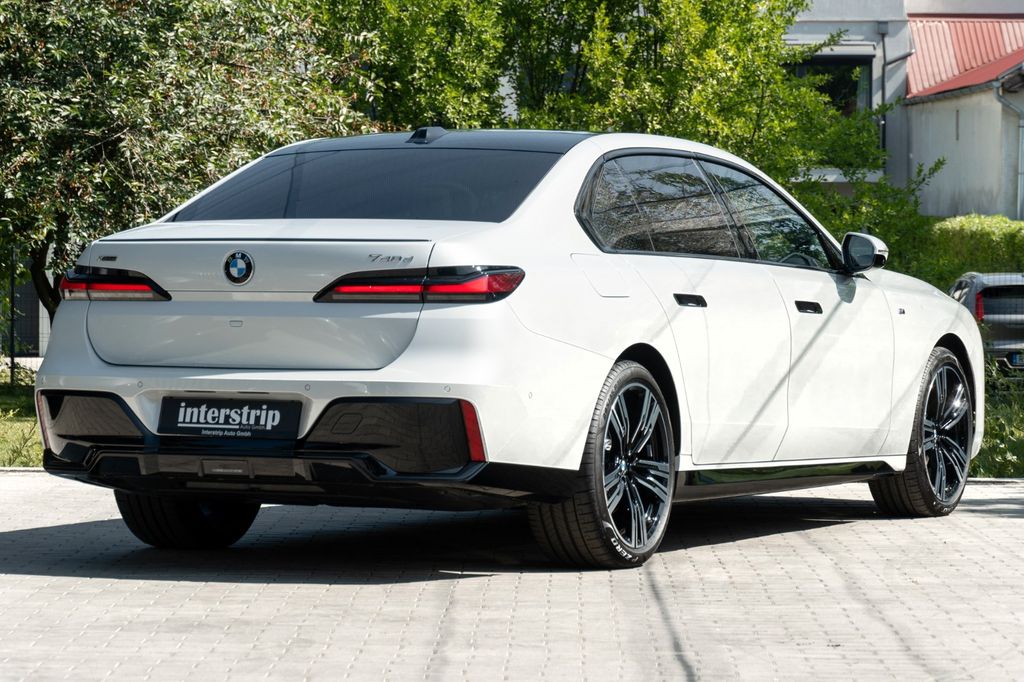 BMW 740 2025