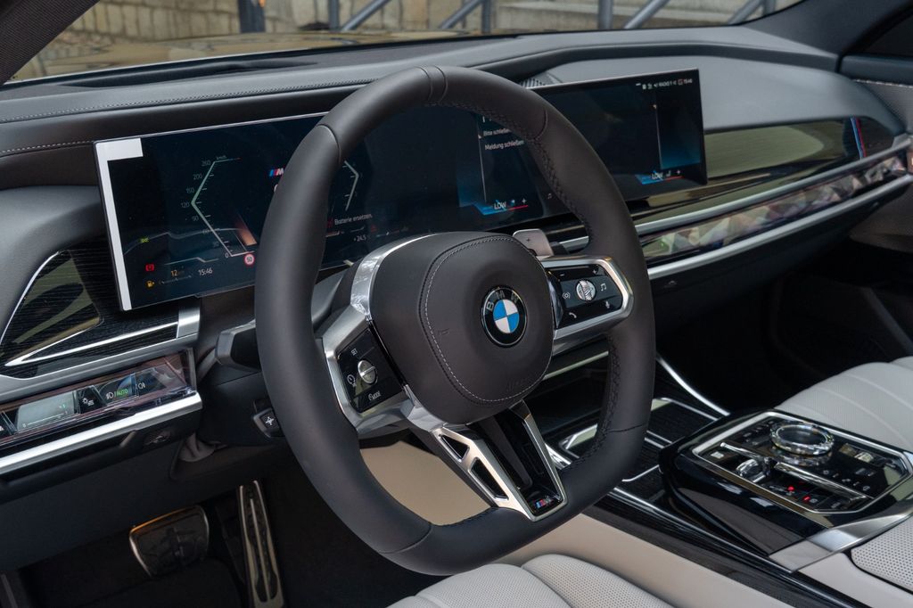 BMW 740 2025