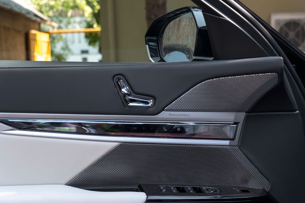 BMW 740 2025
