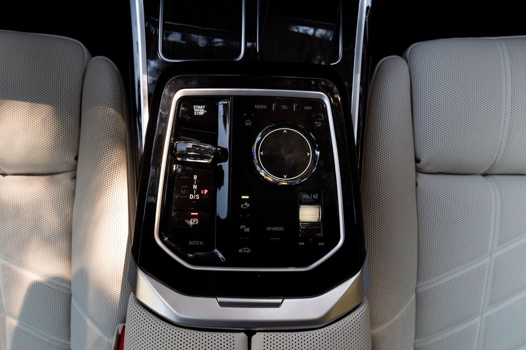 BMW 740 2025