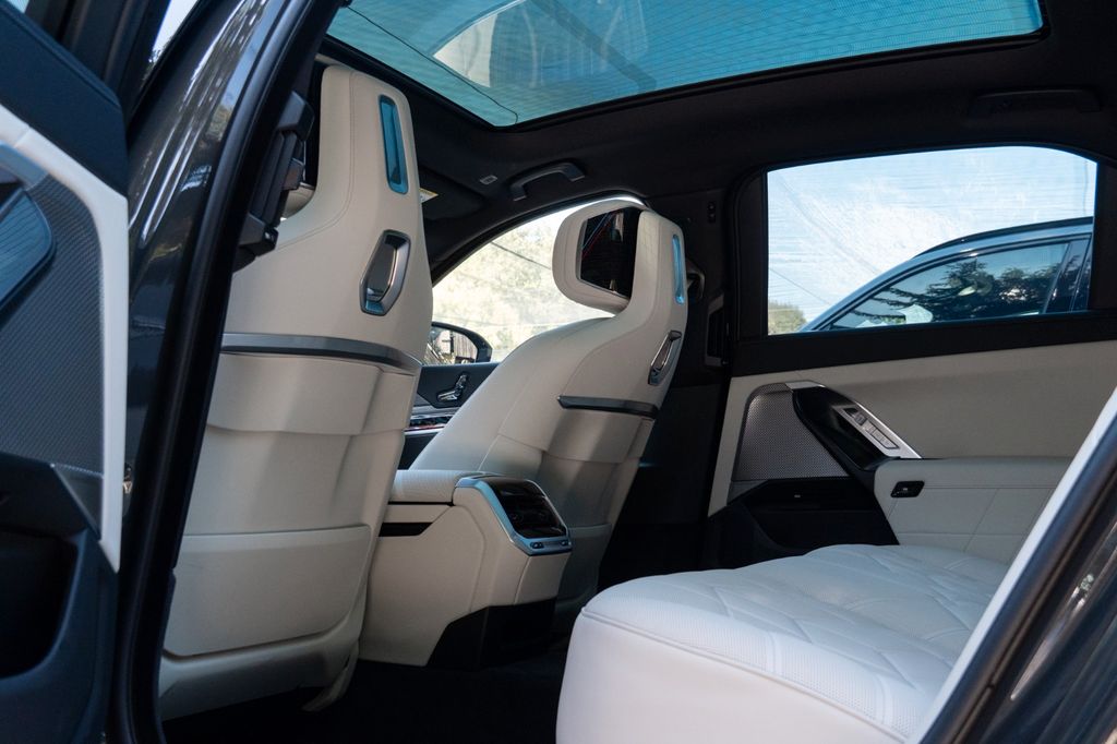 BMW 740 2025