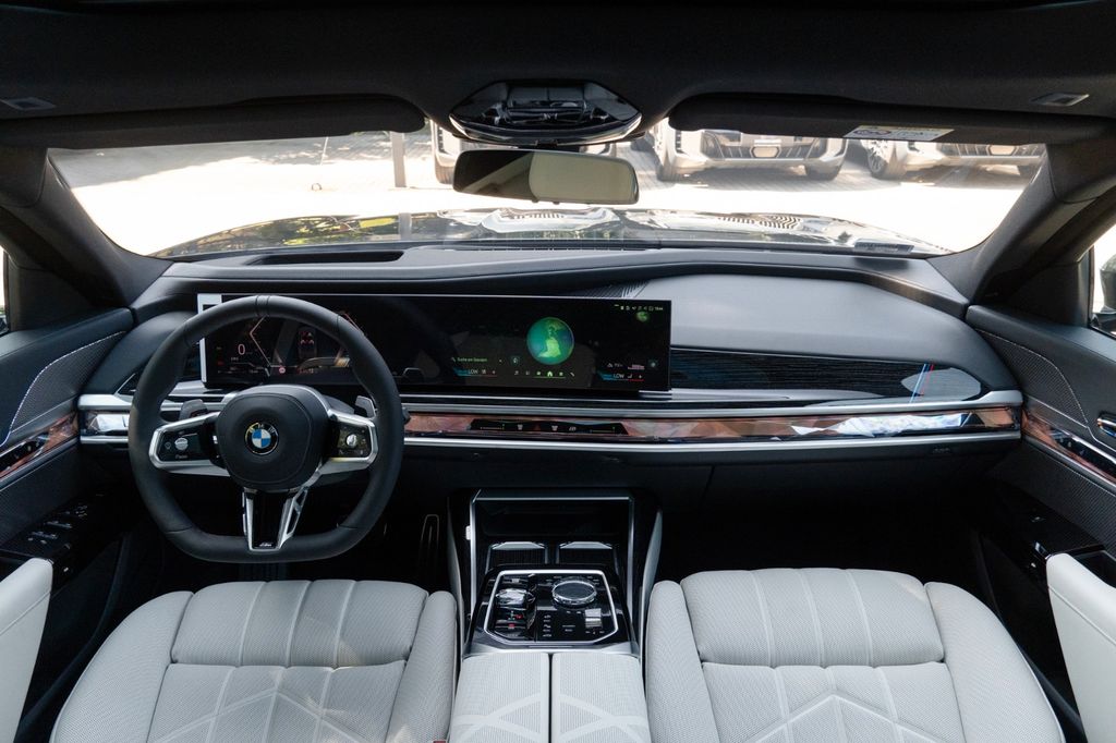 BMW 740 2025