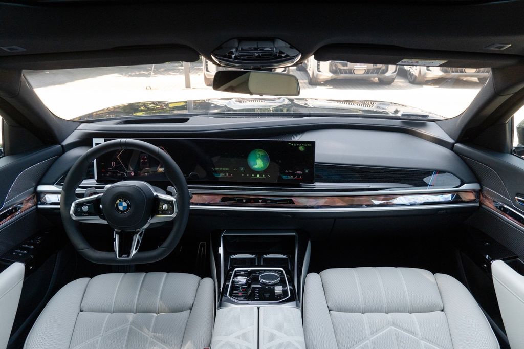 BMW 740 2025