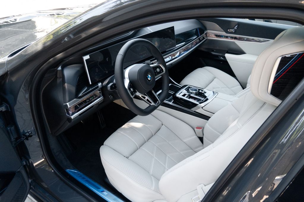 BMW 740 2025
