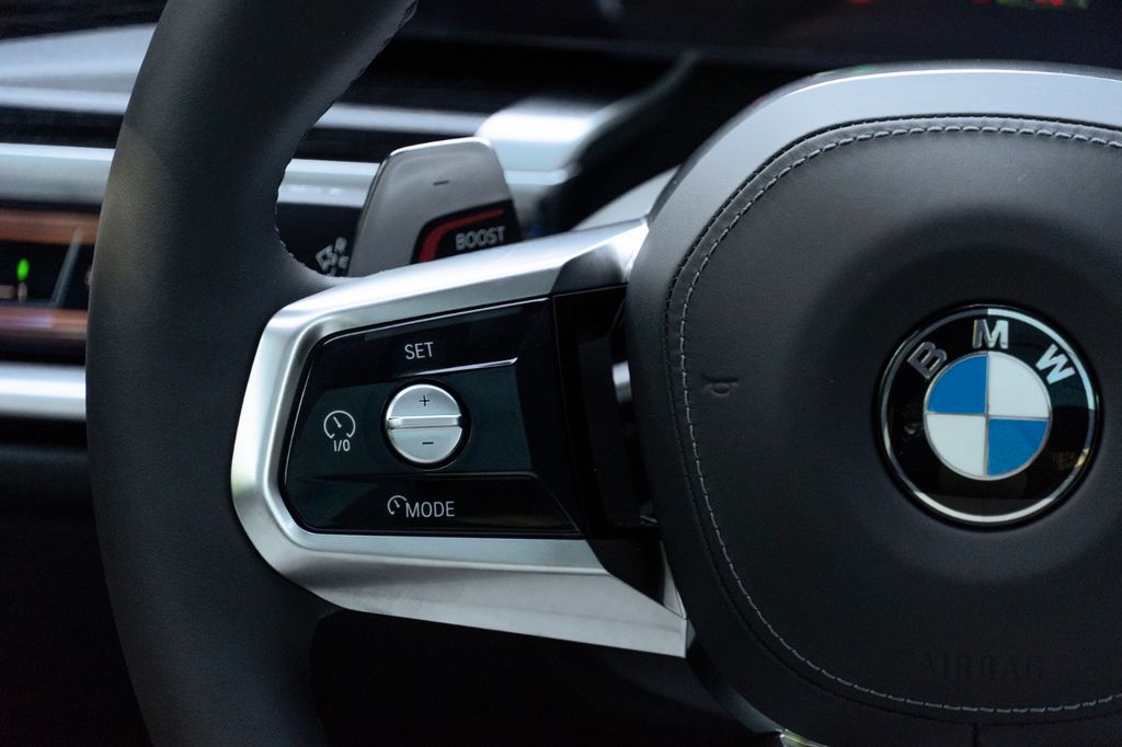 BMW 740 2025