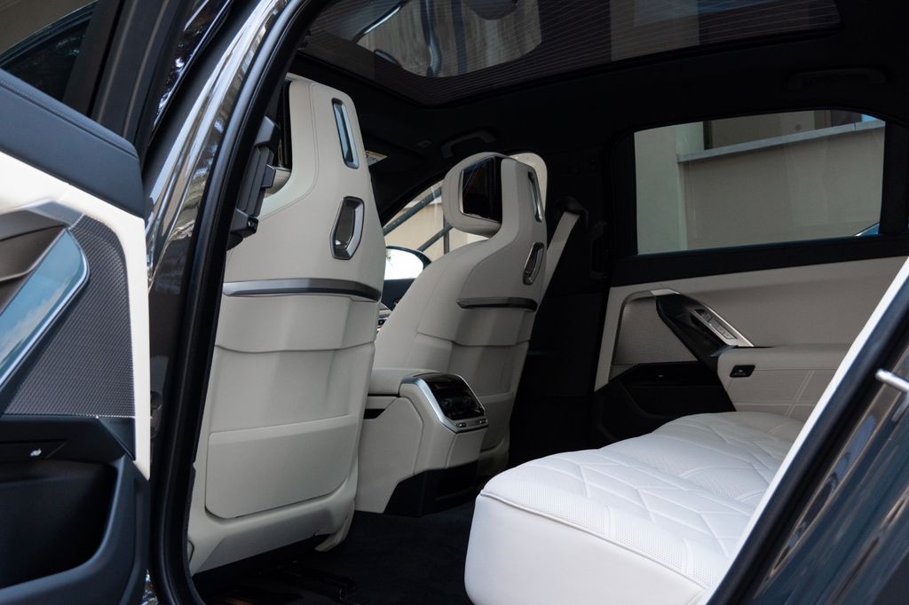 BMW 740 2025