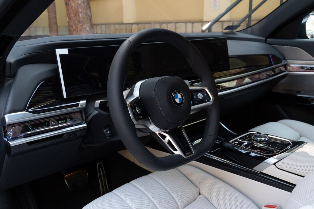 BMW 740 2025