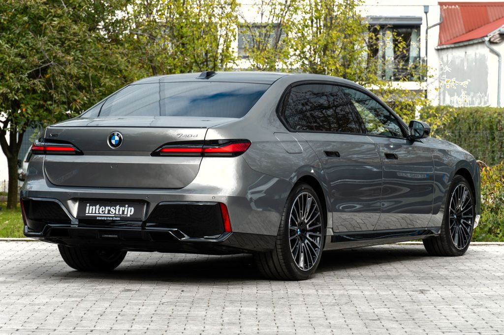 BMW 740 2025