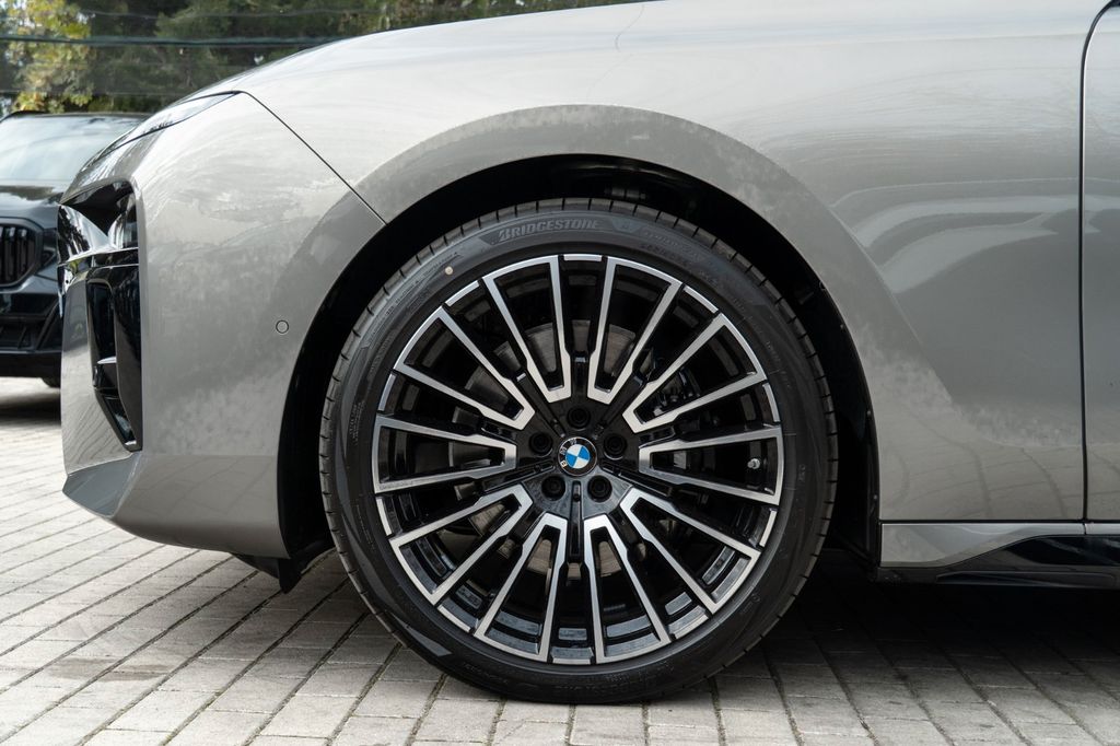 BMW 740 2025