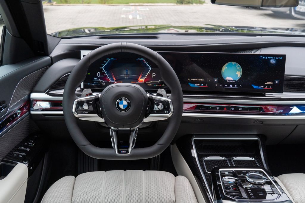 BMW 740 2025