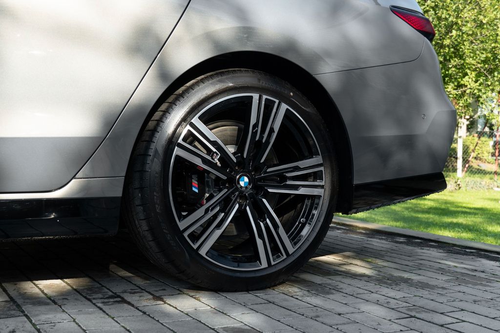 BMW 740 2025