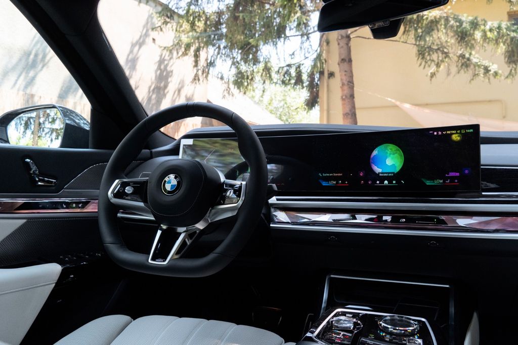 BMW 740 2025