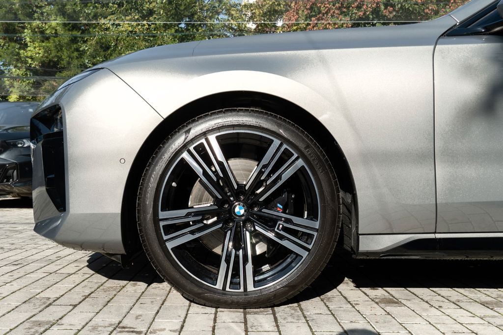 BMW 740 2025