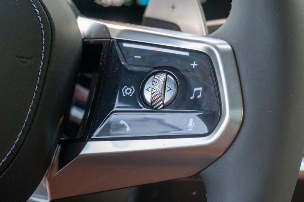 BMW 740 2025