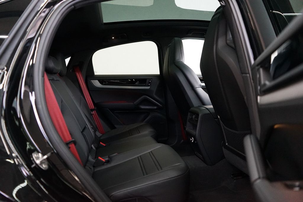 Porsche Cayenne 2025