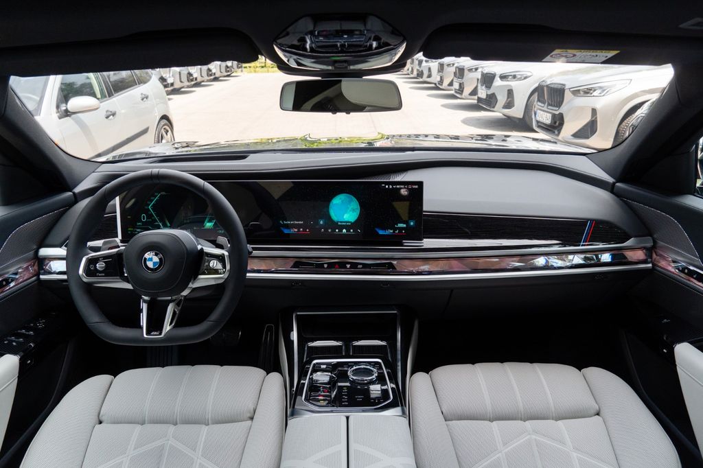 BMW 740 2025