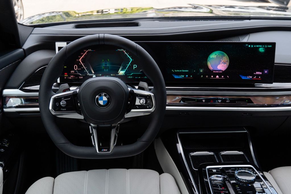 BMW 740 2025