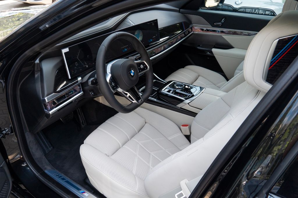 BMW 740 2025