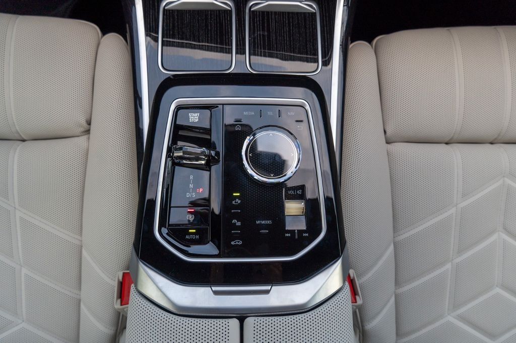 BMW 740 2025