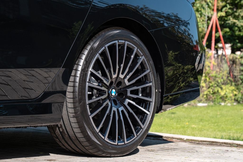BMW 740 2025