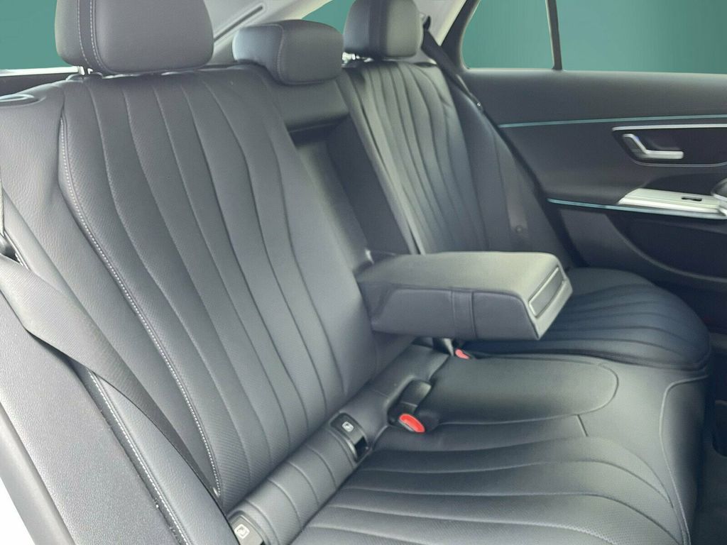 Mercedes-Benz E 300 2025