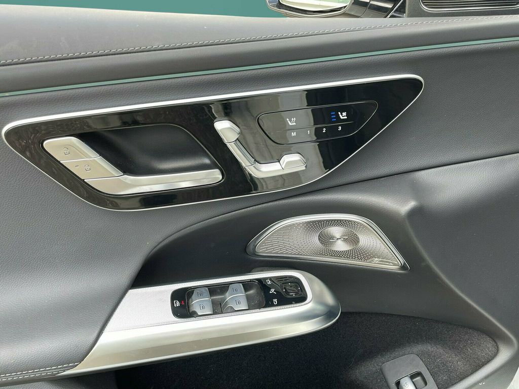 Mercedes-Benz E 300 2025