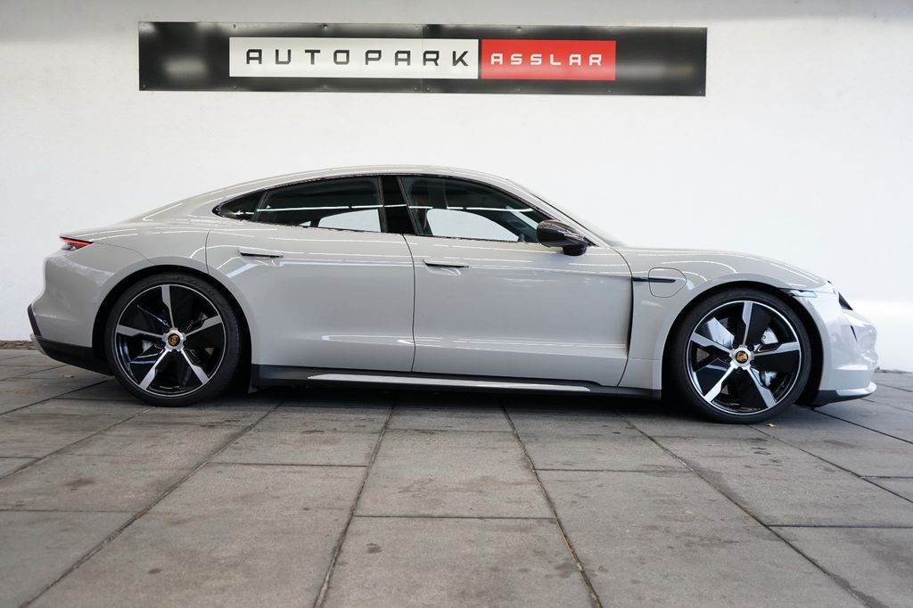 Porsche Taycan 2022