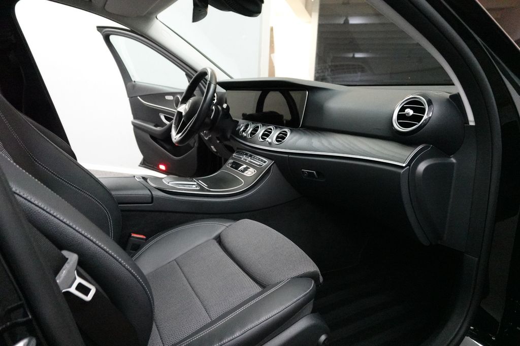 Mercedes-Benz E 300 2022