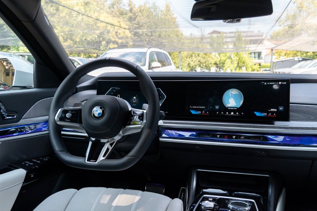 BMW 740 2025