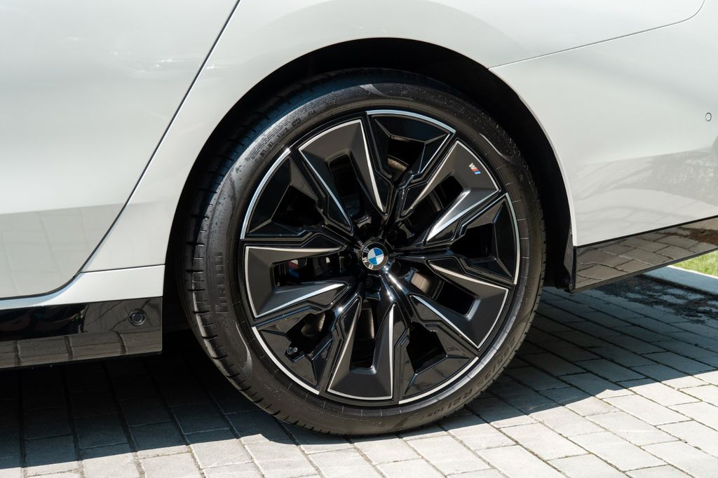 BMW 740 2025