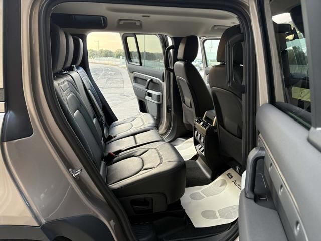 Land Rover Defender 2023