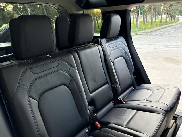 Land Rover Defender 2023