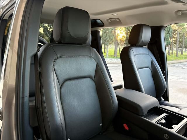 Land Rover Defender 2023