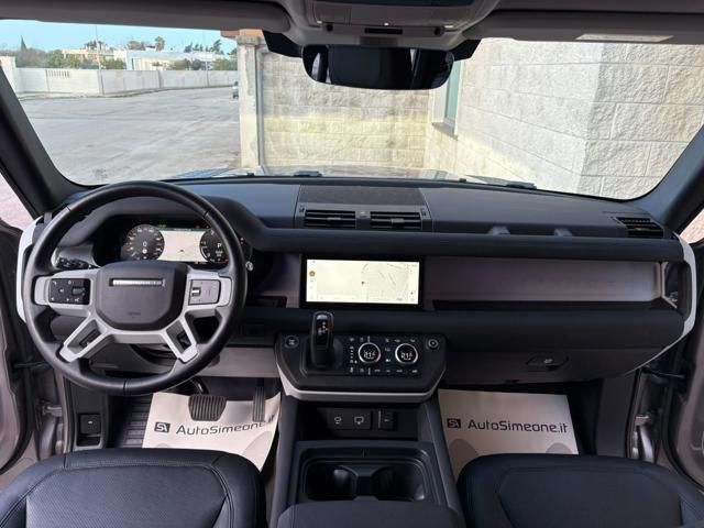 Land Rover Defender 2023