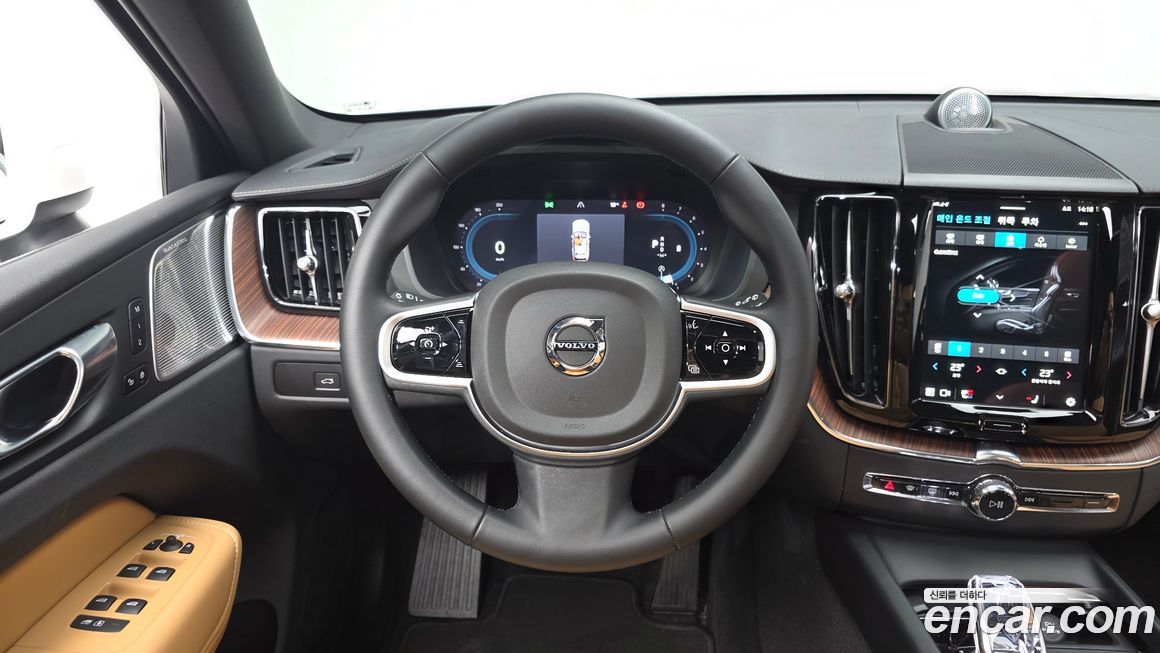 Volvo XC60 2025