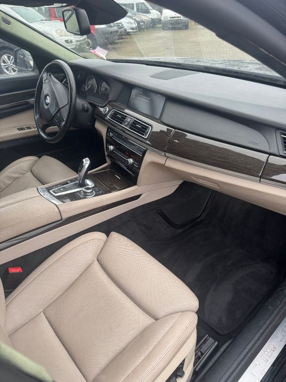 BMW 750 2009