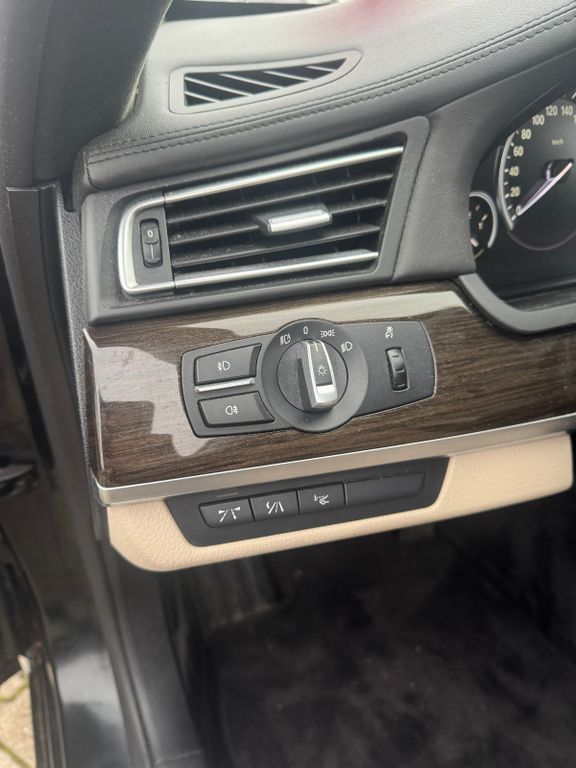 BMW 750 2009