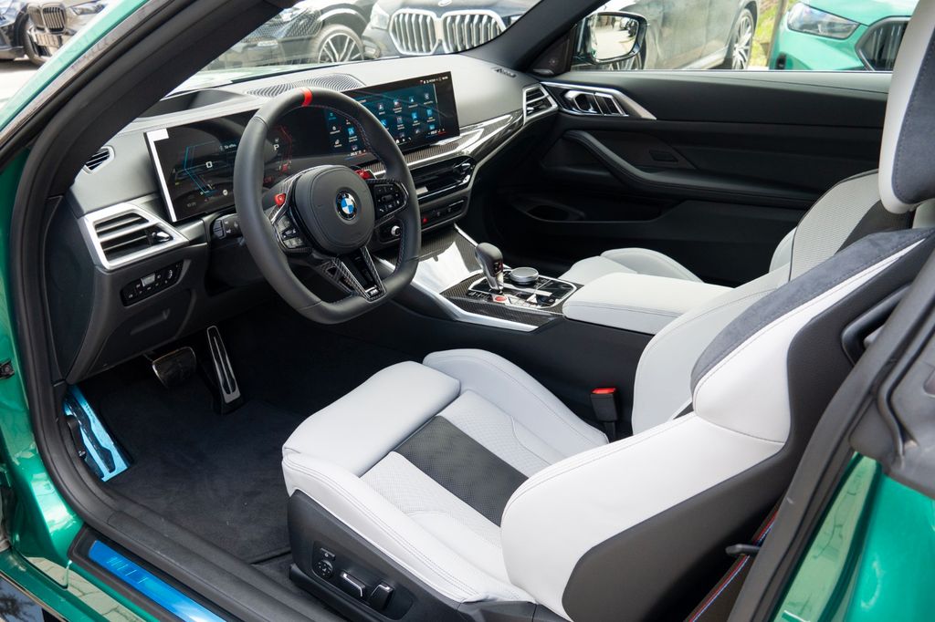 BMW M4 2025