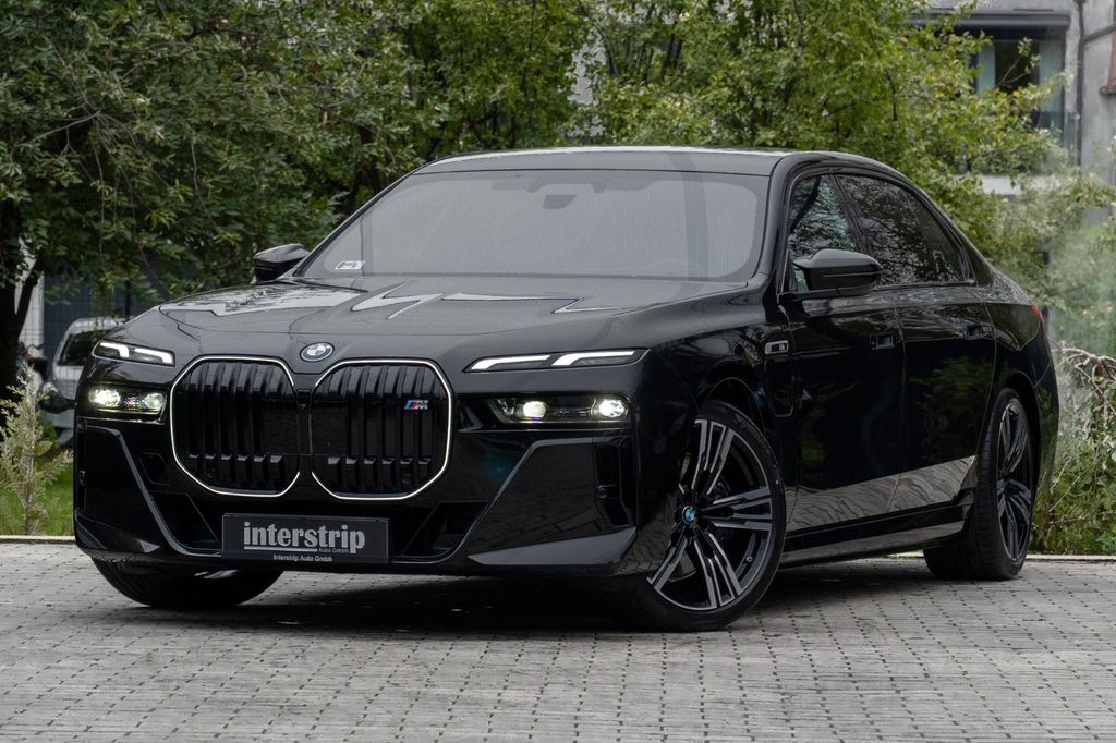 BMW M760 2025